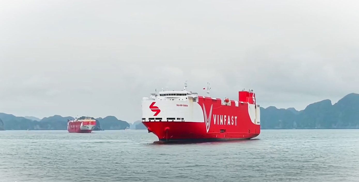 APBTS-associated vessel departing Ha Long Bay, Vietnam